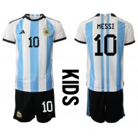 Billiga Argentina Lionel Messi #10 Barnkläder Hemma fotbollskläder till baby VM 2022 Kortärmad (+ Korta byxor)